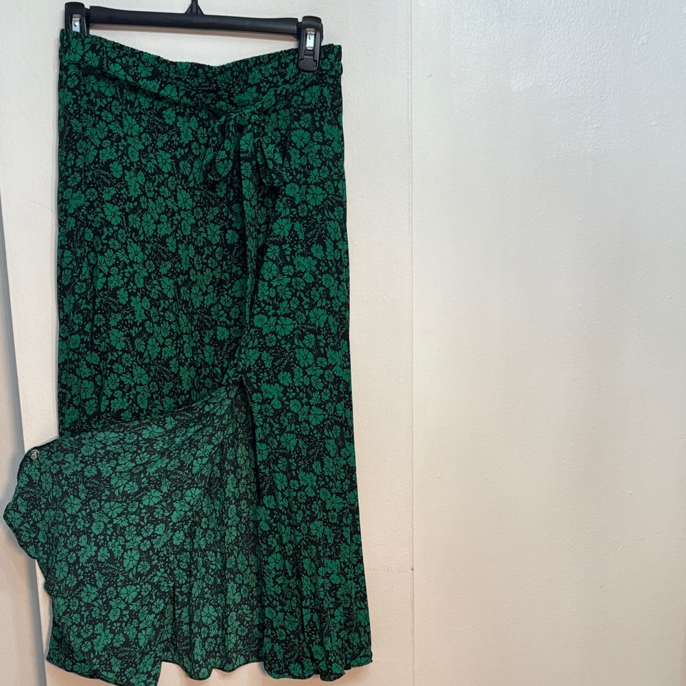 Skies Are Blue Pleated Floral Midi Skirt -Size Medium Like New - Picture 6 of 8
